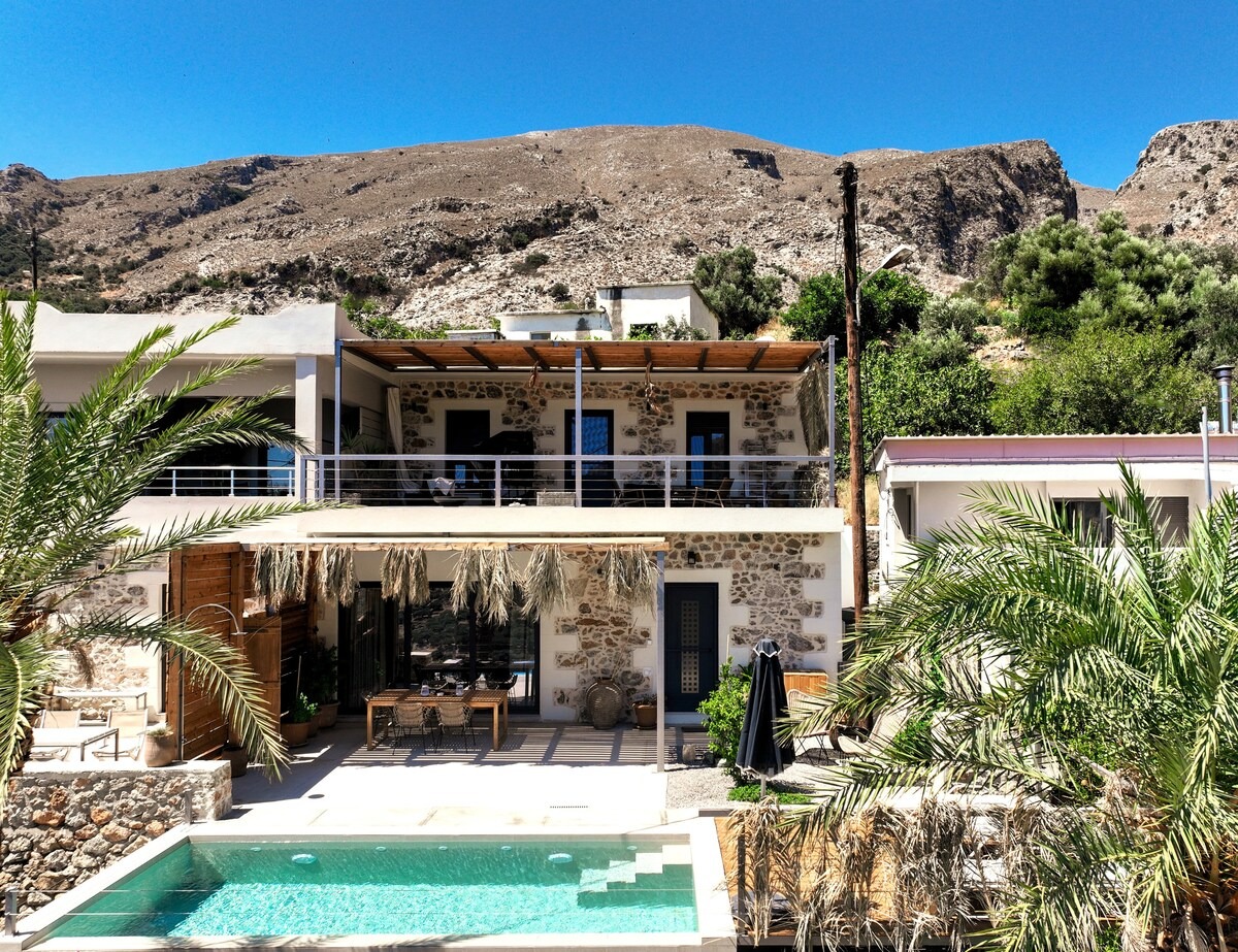 South Palms Luxury Village House